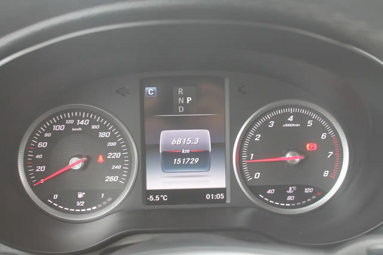 Mercedes-Benz GLC снимка Mercedes-Benz GLC
