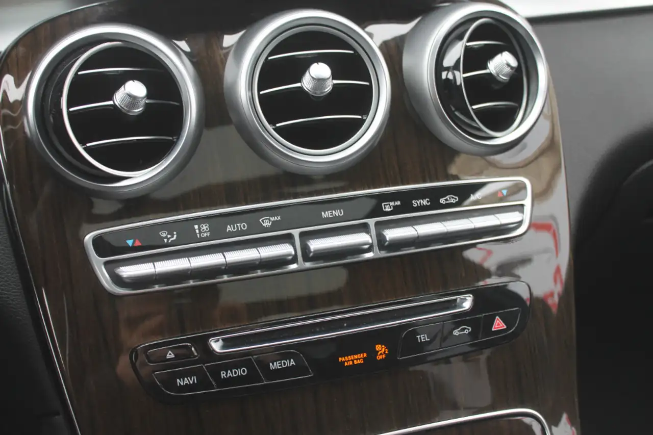Mercedes-Benz GLC снимка Mercedes-Benz GLC