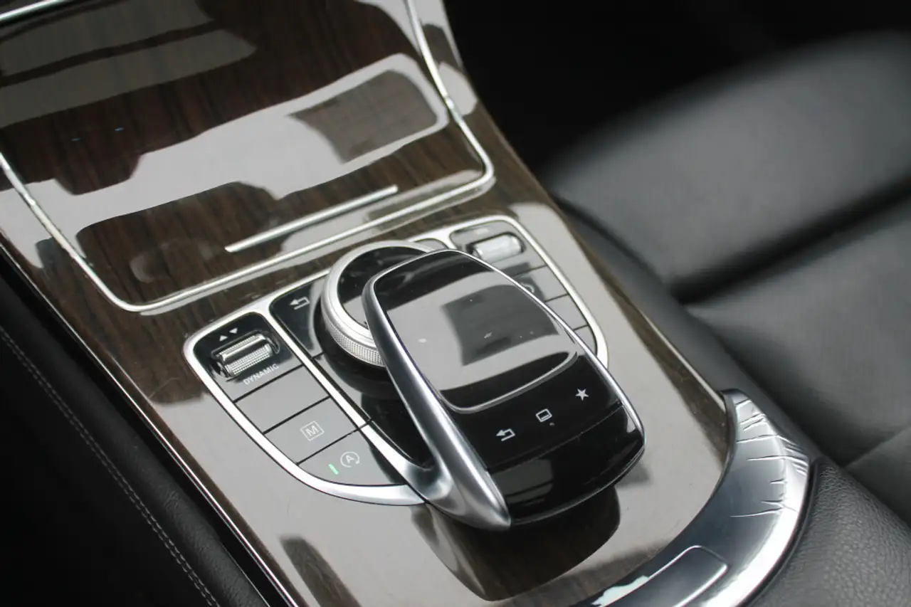 Mercedes-Benz GLC снимка Mercedes-Benz GLC
