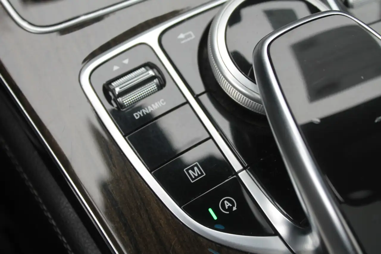 Mercedes-Benz GLC снимка Mercedes-Benz GLC