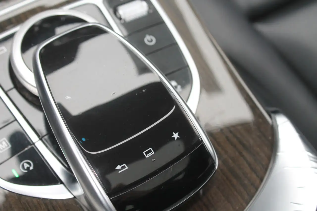 Mercedes-Benz GLC снимка Mercedes-Benz GLC