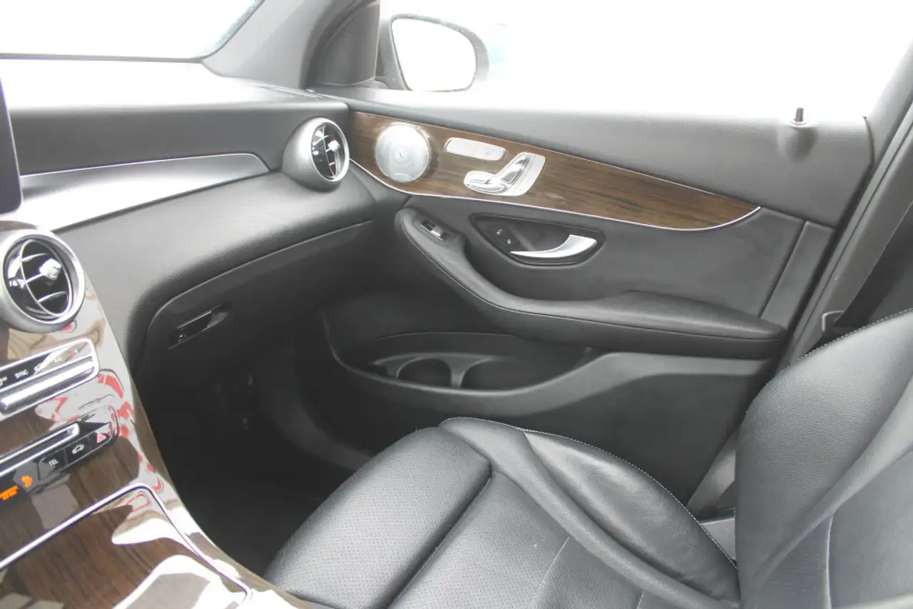 Mercedes-Benz GLC снимка Mercedes-Benz GLC