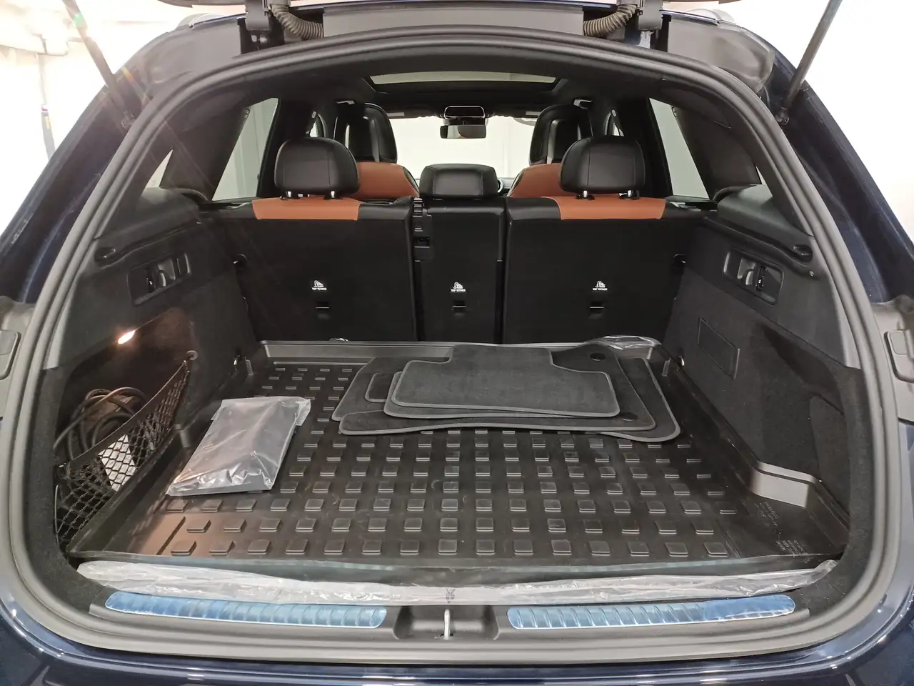 Mercedes-Benz GLC снимка Mercedes-Benz GLC