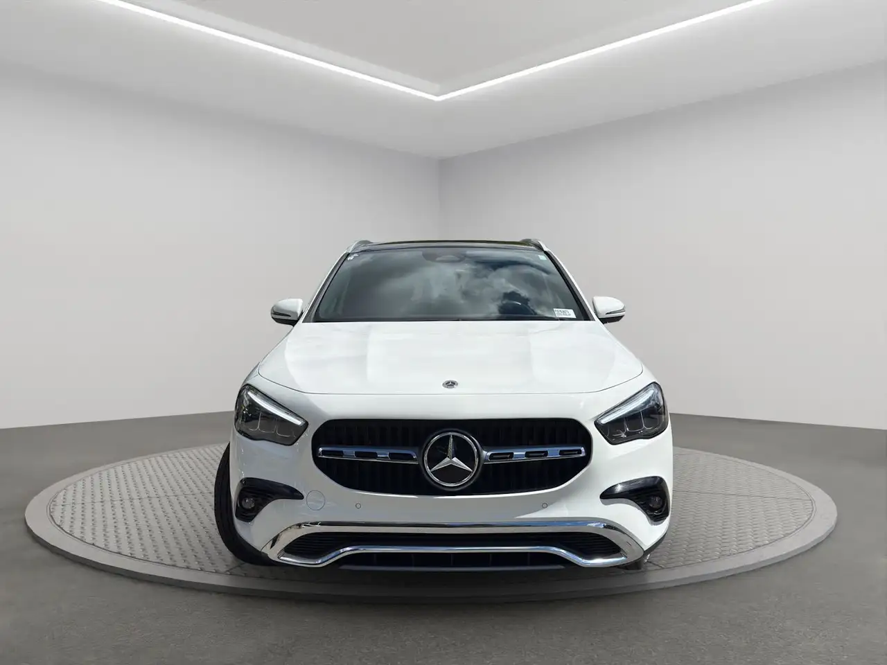 Mercedes-Benz GLA снимка Mercedes-Benz GLA