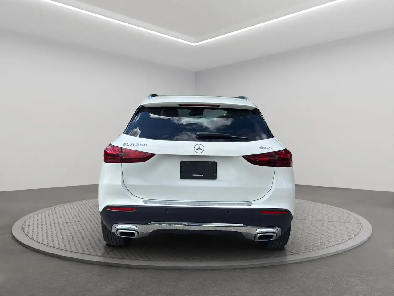 Mercedes-Benz GLA снимка Mercedes-Benz GLA