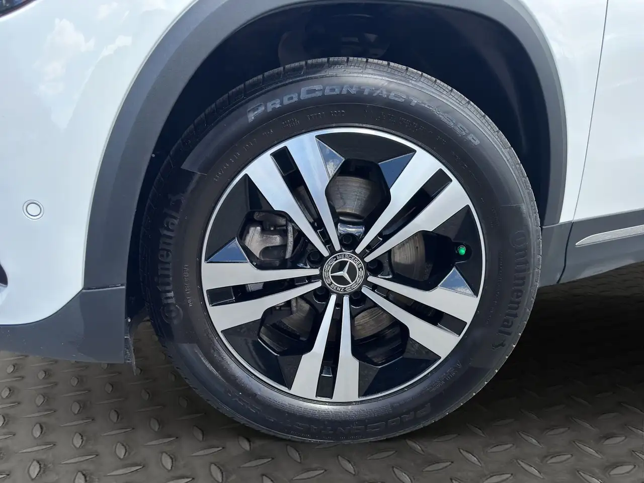 Mercedes-Benz GLA снимка Mercedes-Benz GLA
