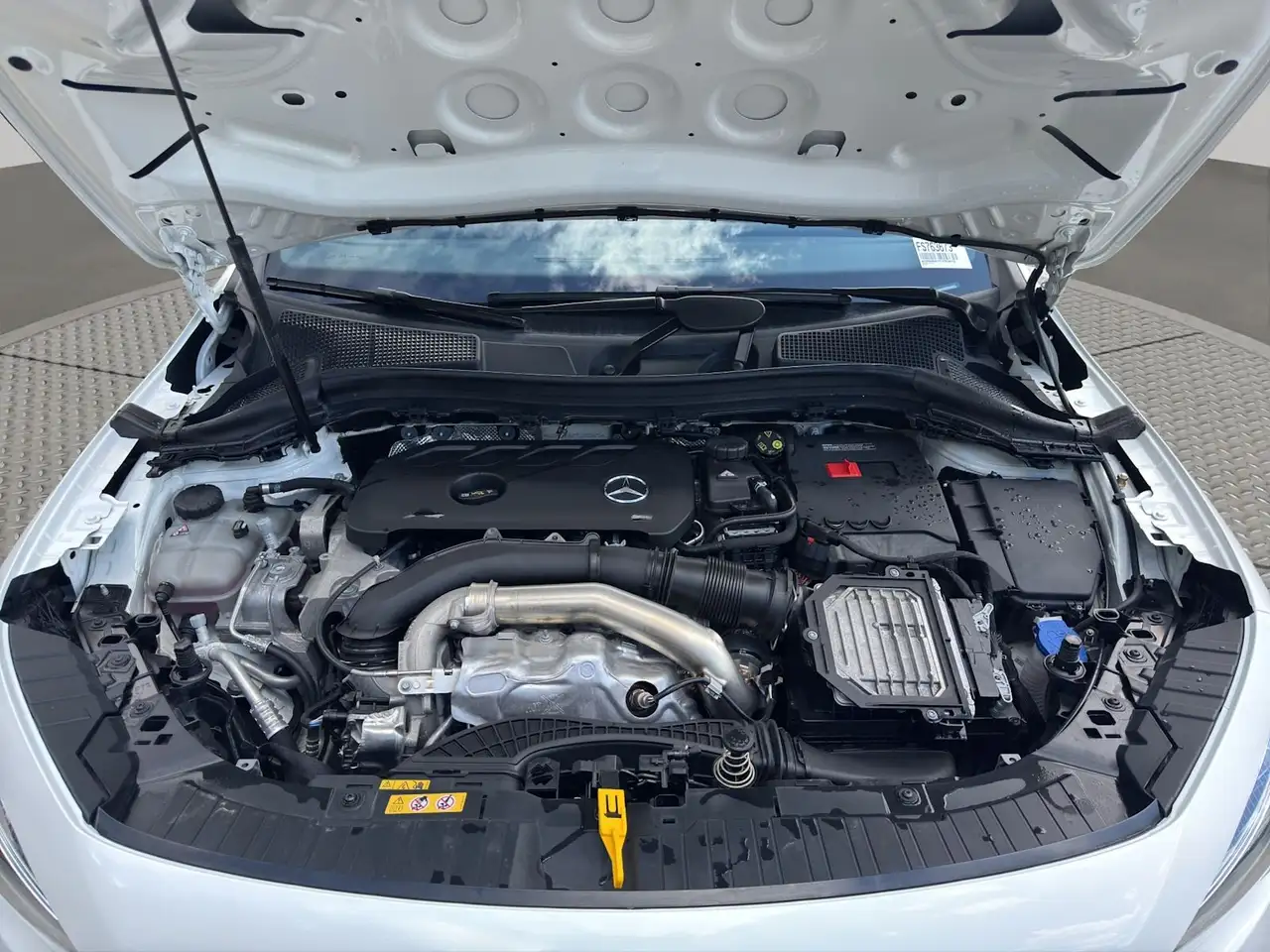 Mercedes-Benz GLA снимка Mercedes-Benz GLA