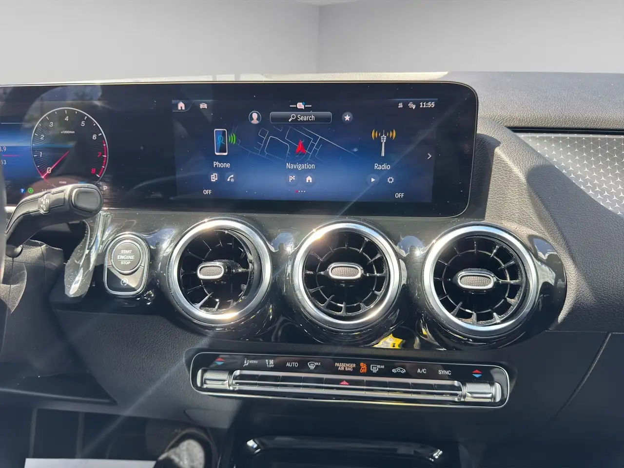 Mercedes-Benz GLA снимка Mercedes-Benz GLA