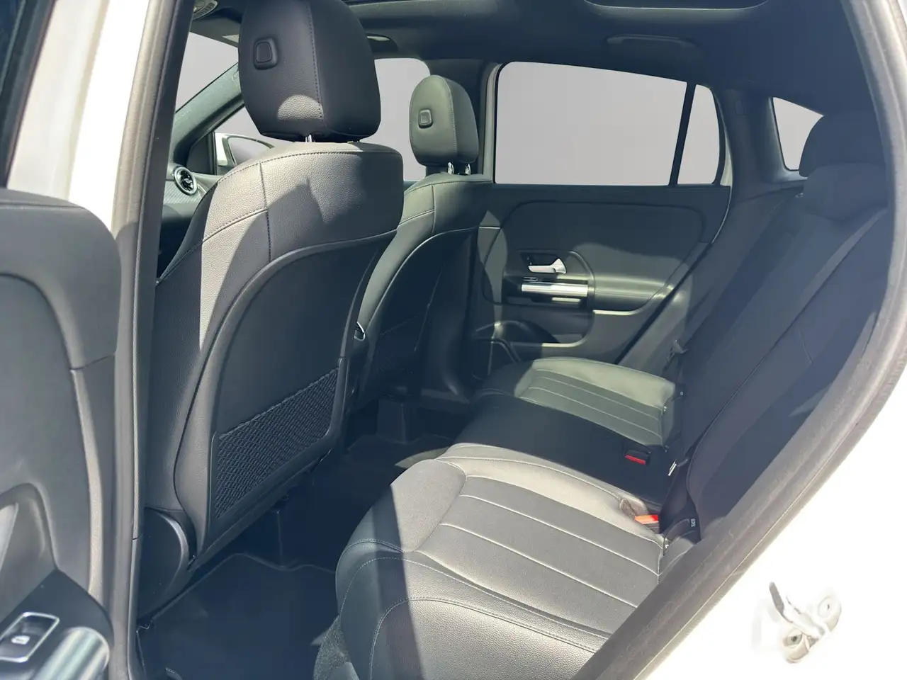 Mercedes-Benz GLA снимка Mercedes-Benz GLA
