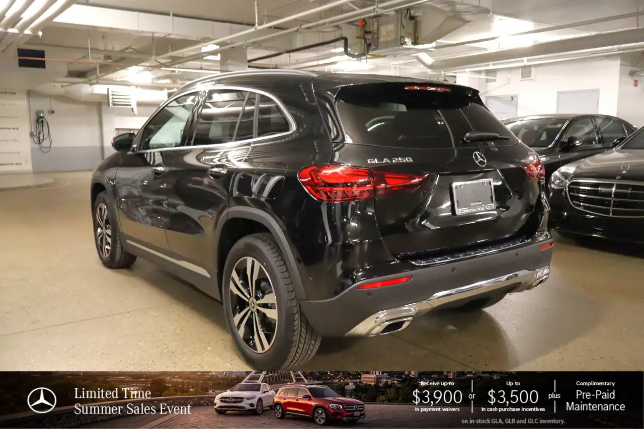 Mercedes-Benz GLA снимка Mercedes-Benz GLA