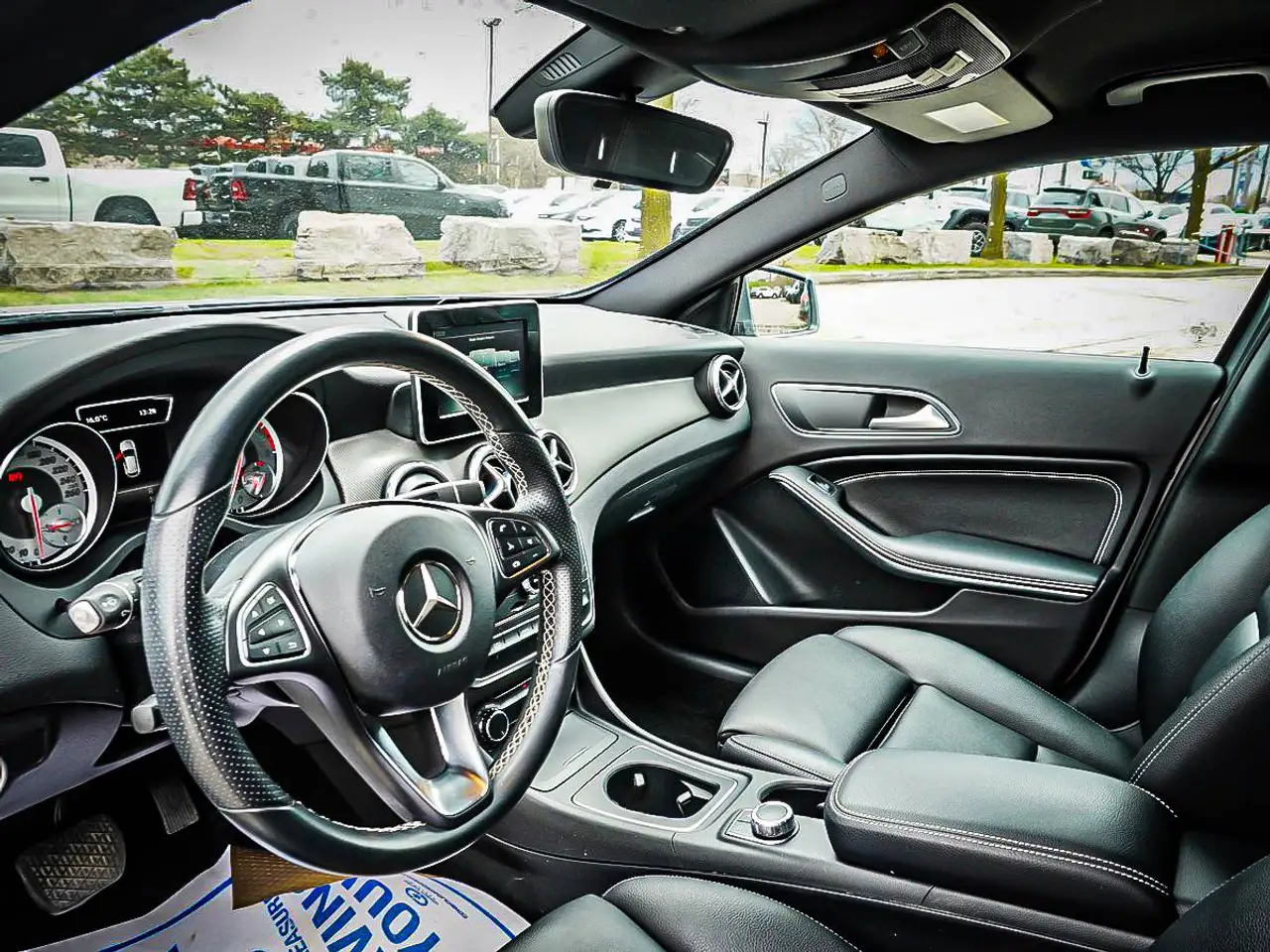 Mercedes-Benz GLA photo Mercedes-Benz GLA