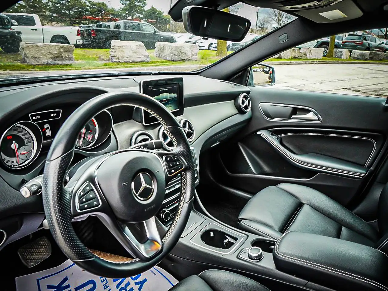 Mercedes-Benz GLA photo Mercedes-Benz GLA
