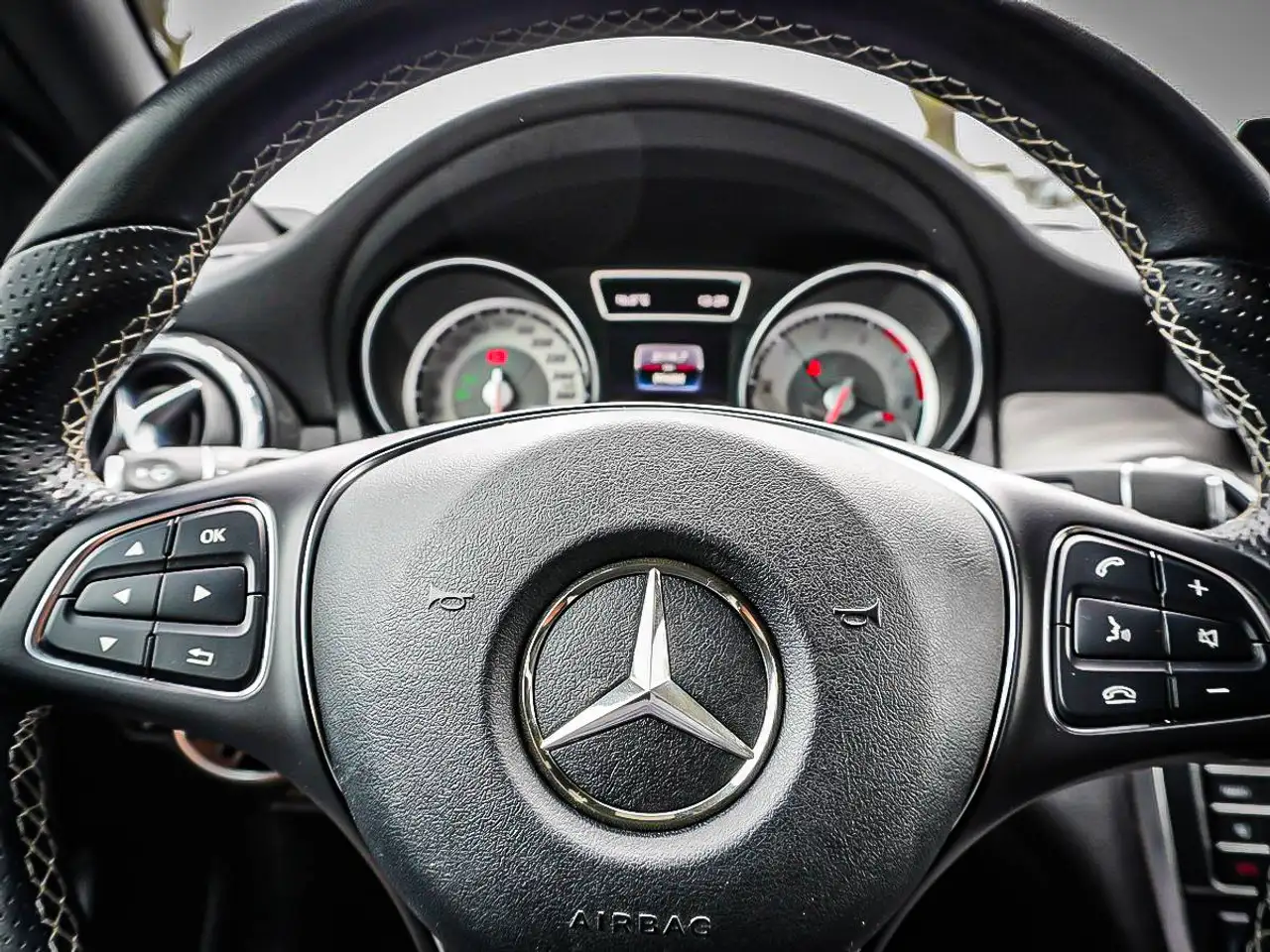 Mercedes-Benz GLA photo Mercedes-Benz GLA