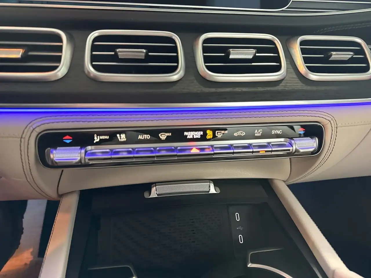 Mercedes-Benz GLE снимка Mercedes-Benz GLE