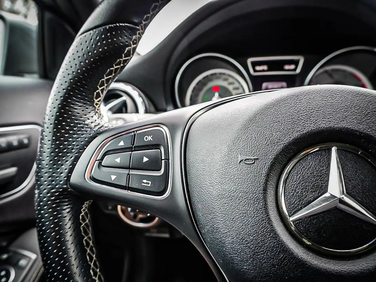 Mercedes-Benz GLA photo Mercedes-Benz GLA