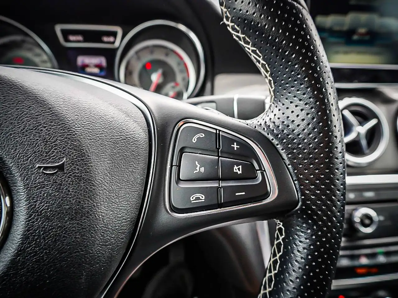 Mercedes-Benz GLA photo Mercedes-Benz GLA