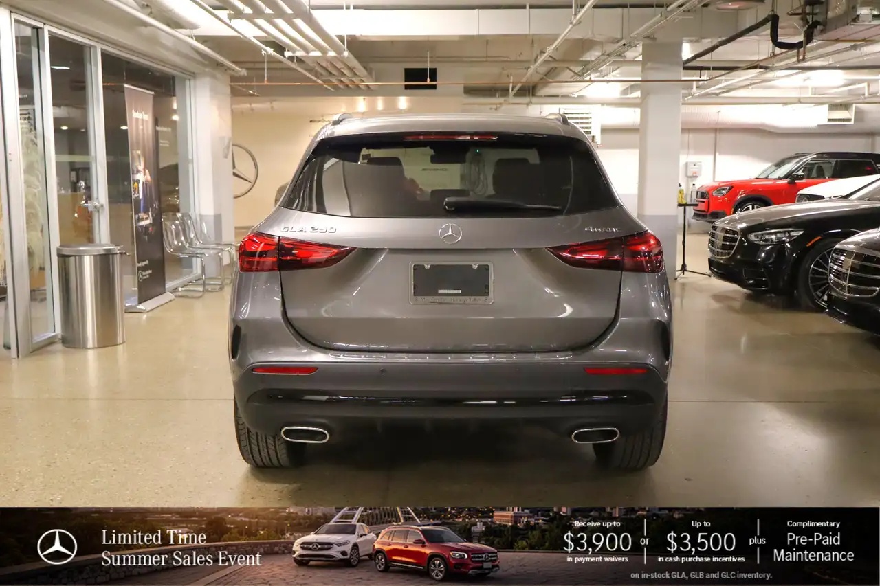 Mercedes-Benz GLA снимка Mercedes-Benz GLA