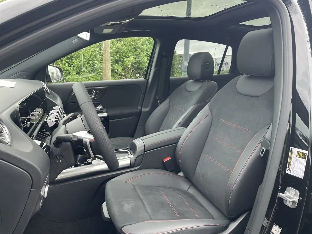 Mercedes-Benz GLA снимка Mercedes-Benz GLA