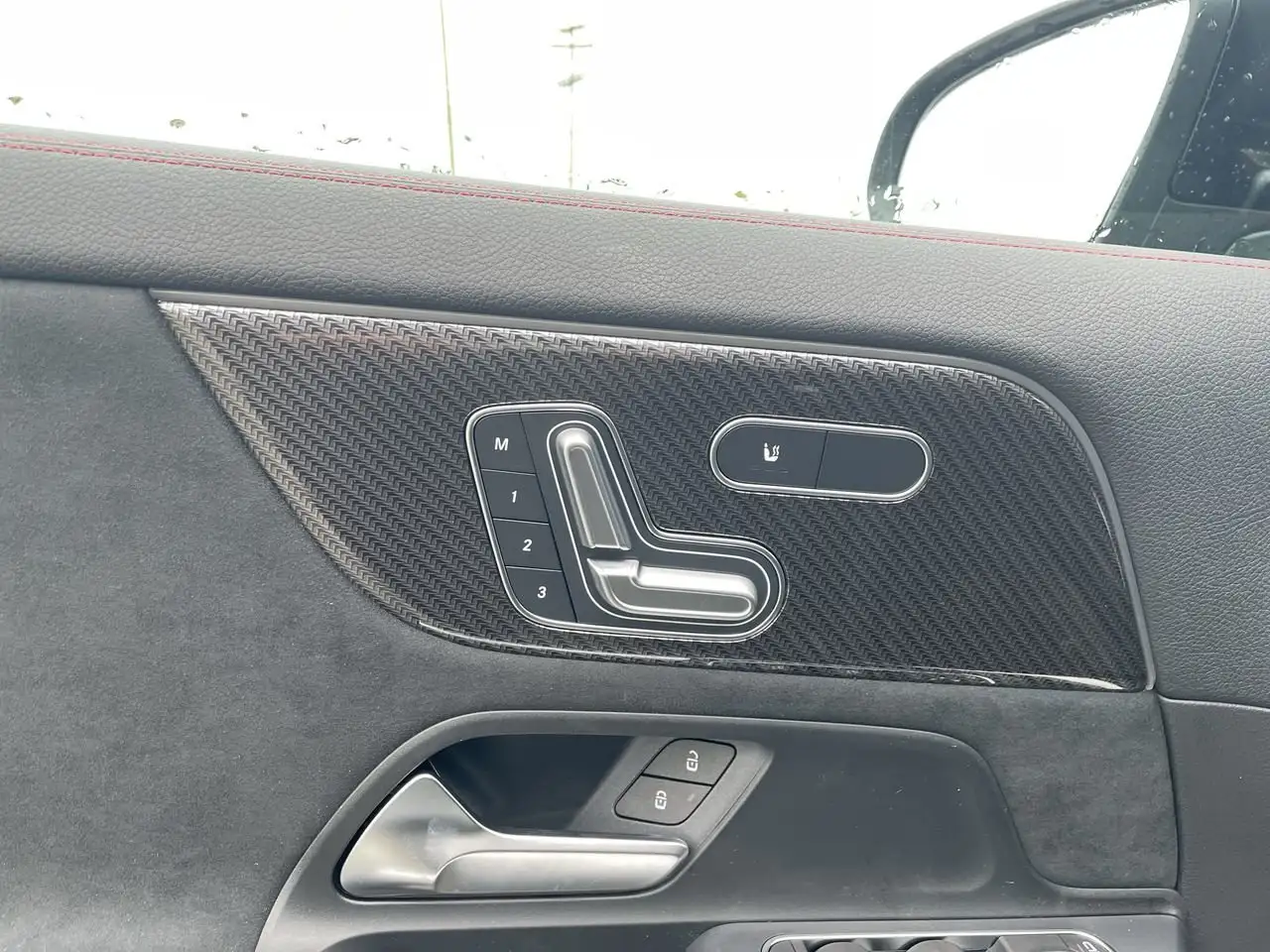 Mercedes-Benz GLA снимка Mercedes-Benz GLA