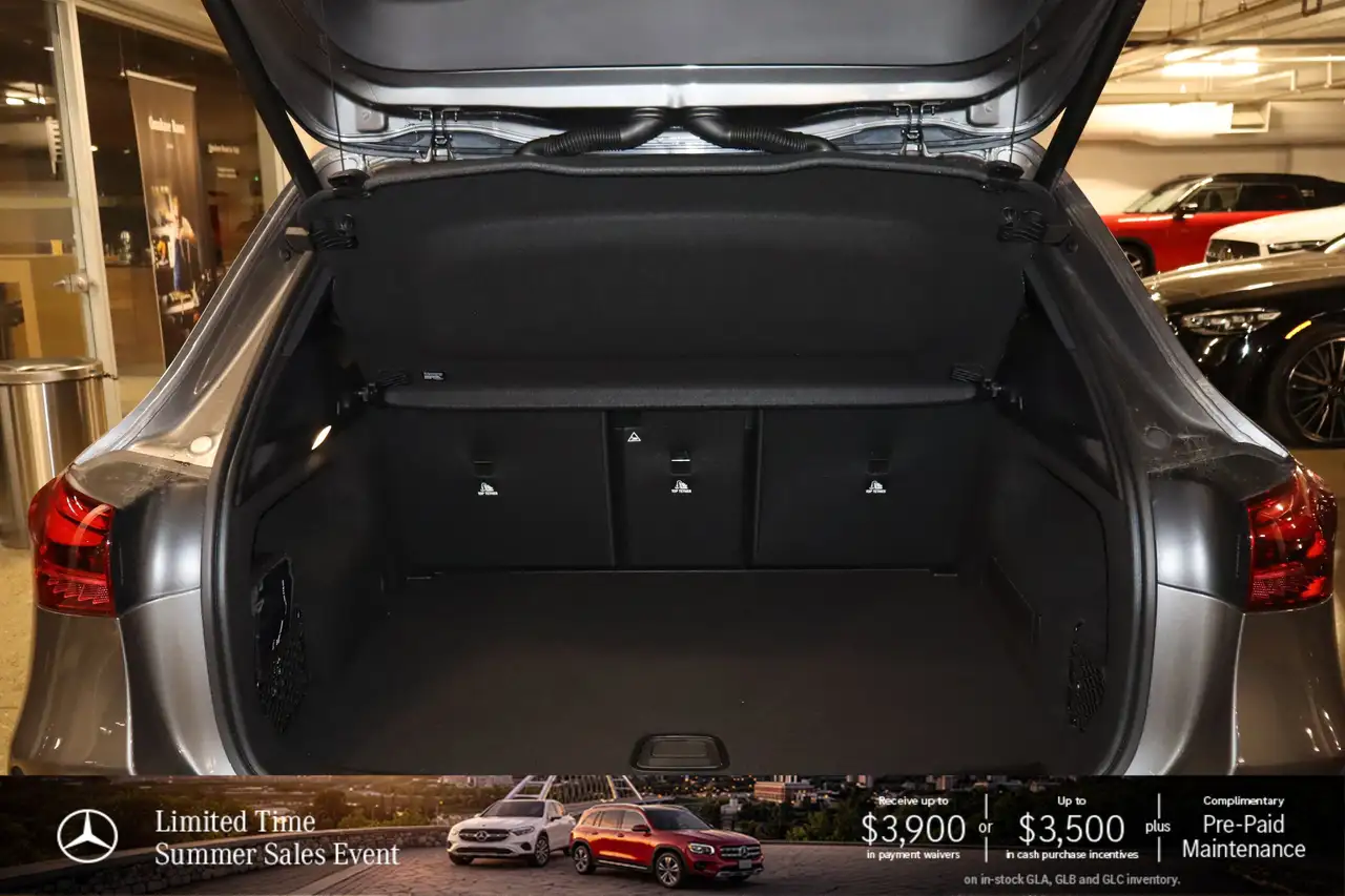 Mercedes-Benz GLA снимка Mercedes-Benz GLA