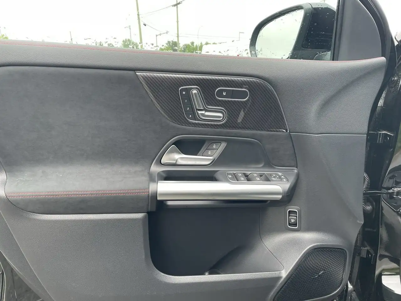 Mercedes-Benz GLA снимка Mercedes-Benz GLA