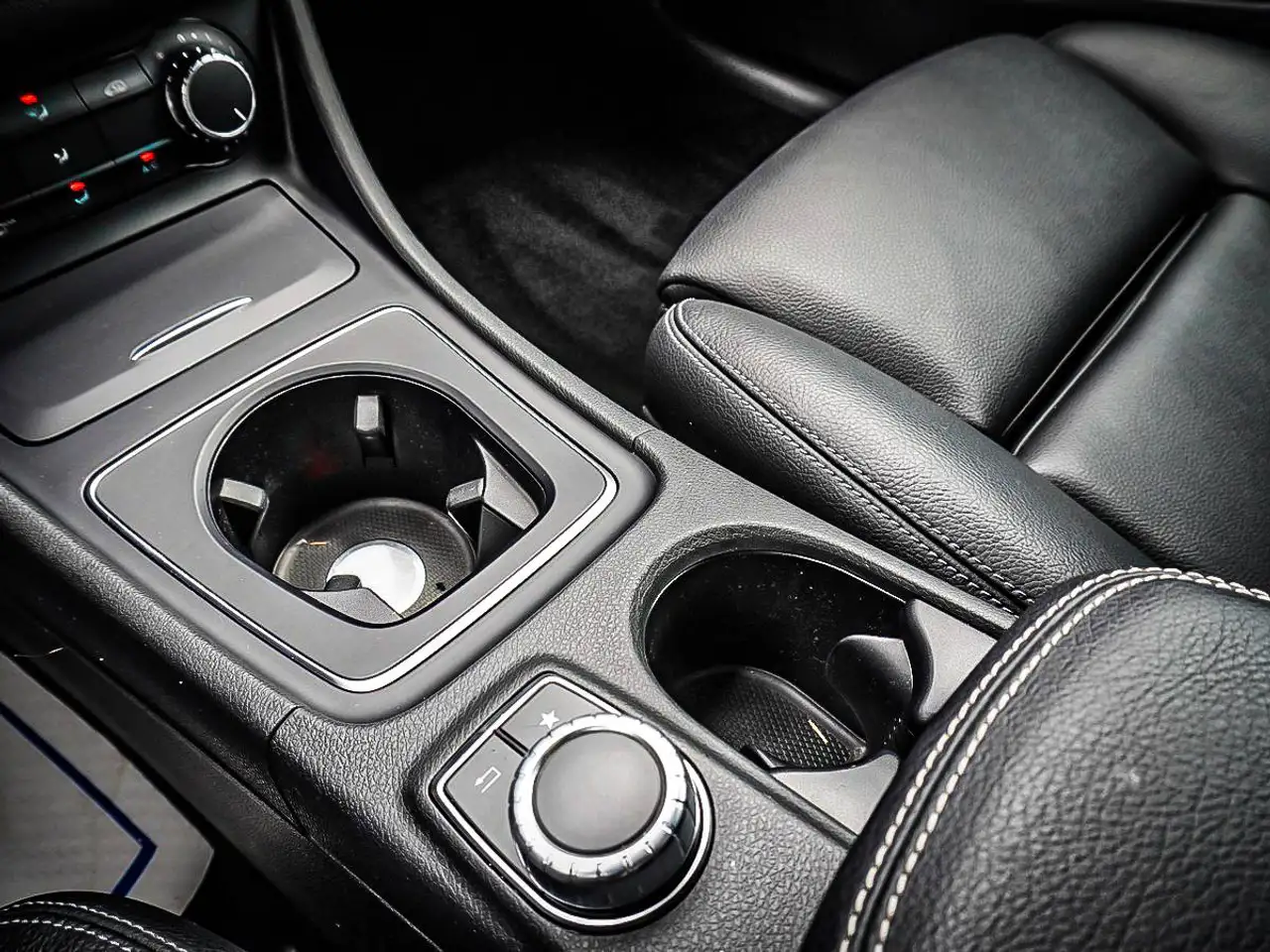 Mercedes-Benz GLA photo Mercedes-Benz GLA