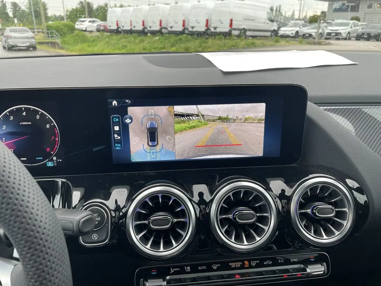 Mercedes-Benz GLA снимка Mercedes-Benz GLA