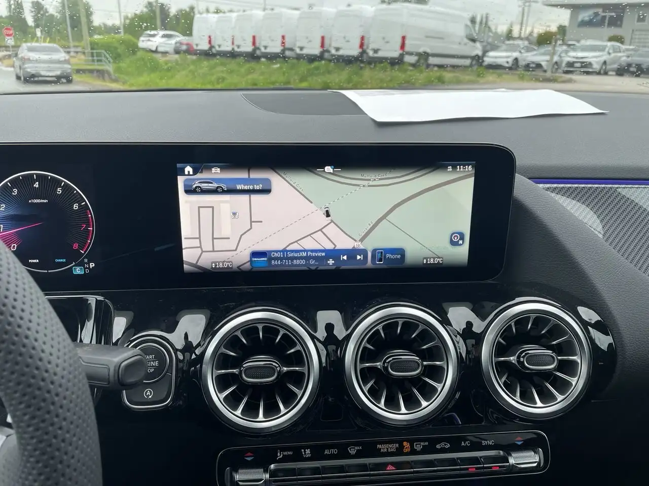 Mercedes-Benz GLA снимка Mercedes-Benz GLA