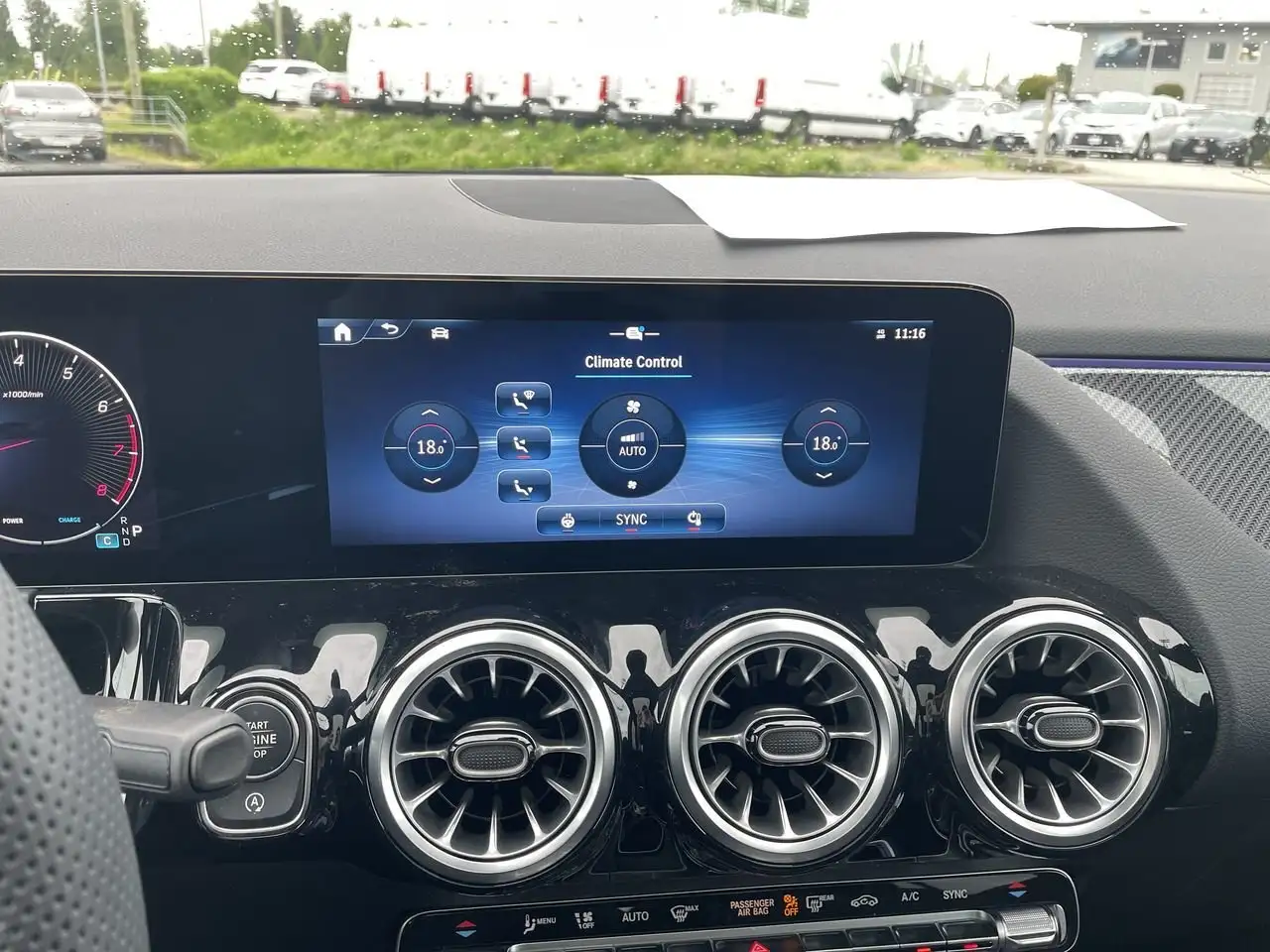 Mercedes-Benz GLA снимка Mercedes-Benz GLA