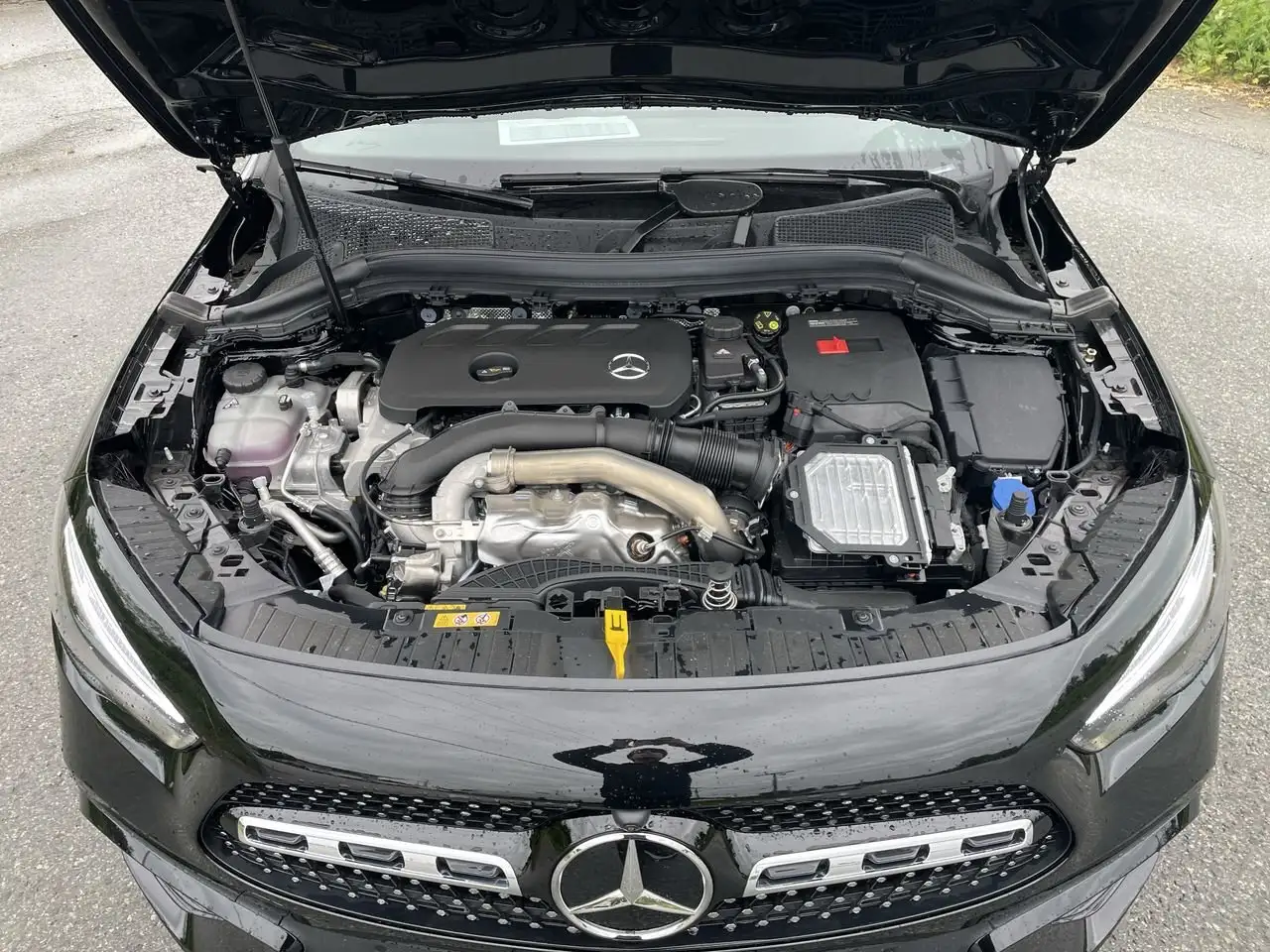 Mercedes-Benz GLA снимка Mercedes-Benz GLA
