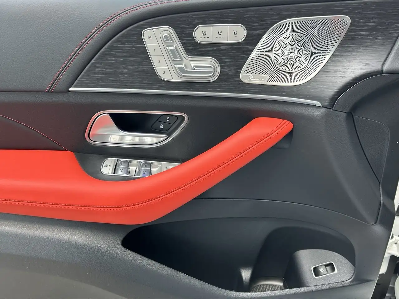 Mercedes-Benz GLE снимка Mercedes-Benz GLE