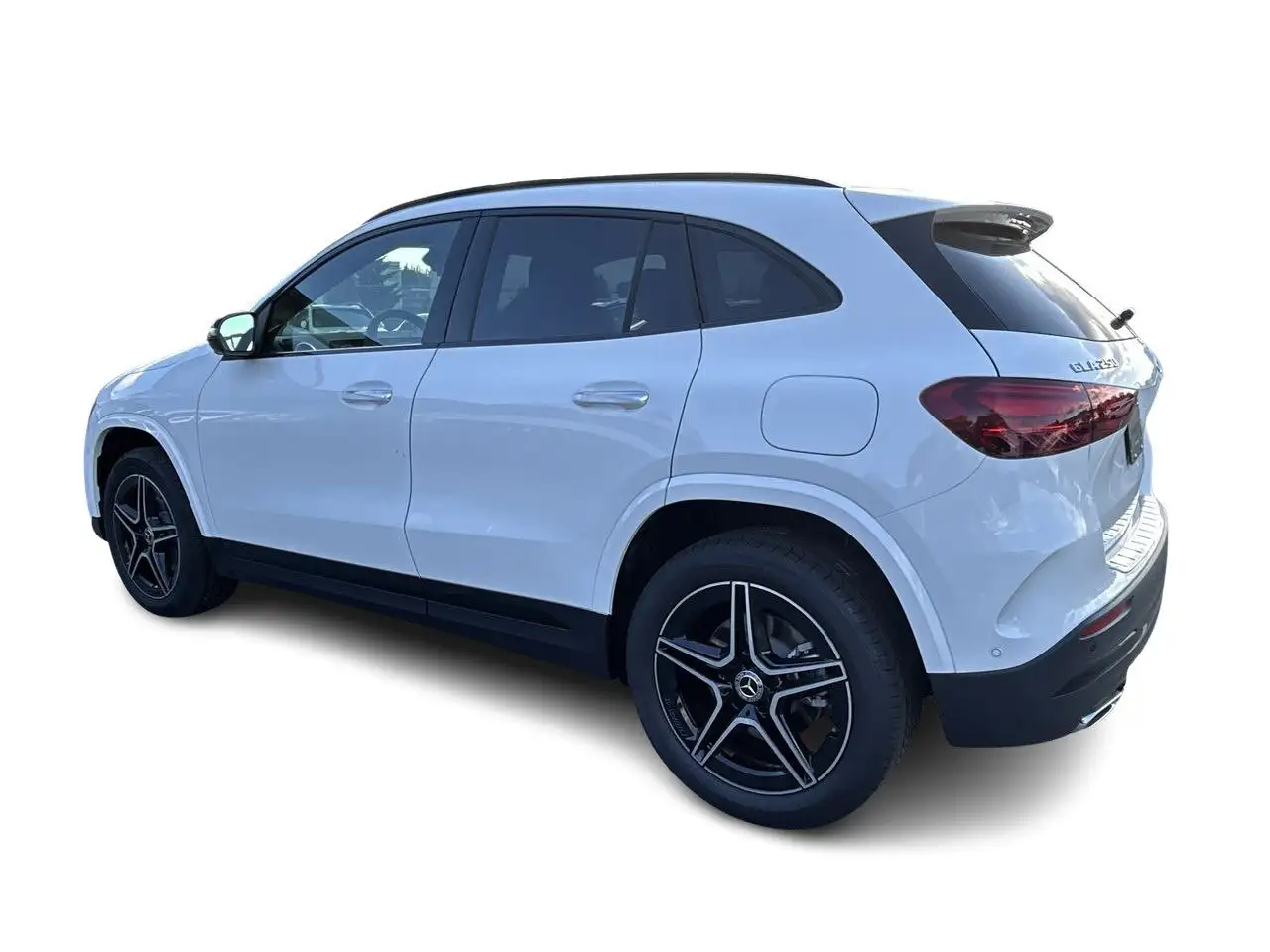 Mercedes-Benz GLA снимка Mercedes-Benz GLA