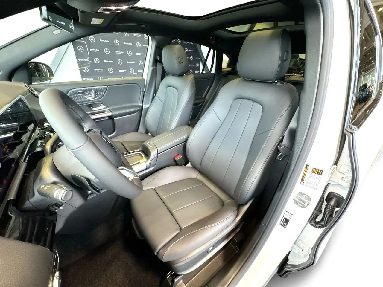 Mercedes-Benz GLA снимка Mercedes-Benz GLA