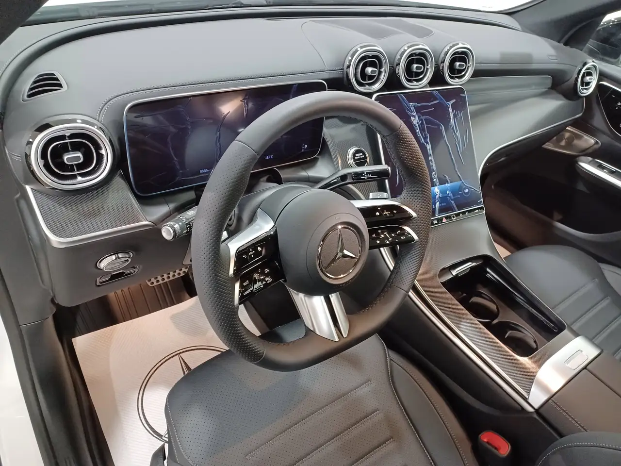 Mercedes-Benz GLC снимка Mercedes-Benz GLC