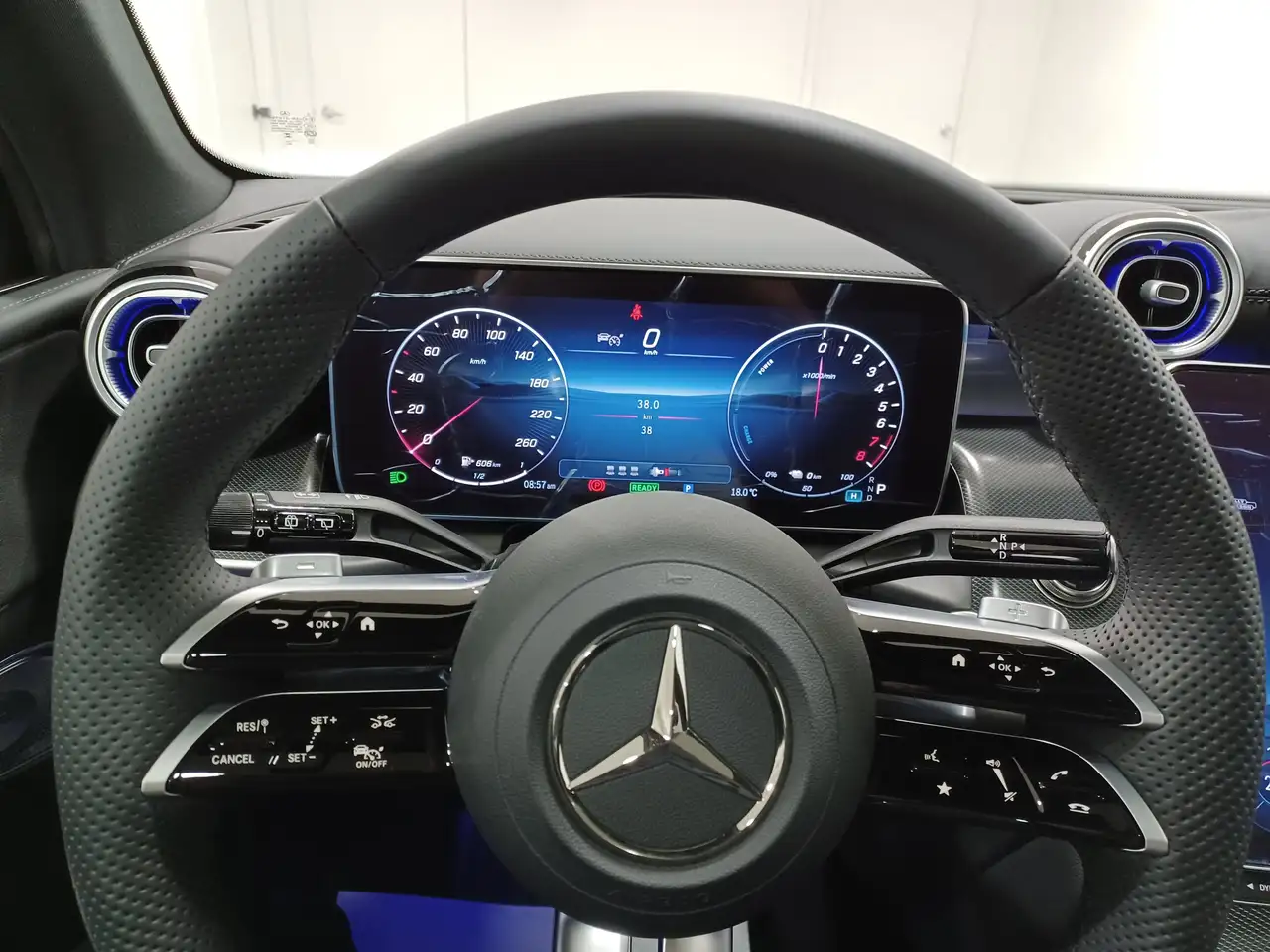 Mercedes-Benz GLC снимка Mercedes-Benz GLC