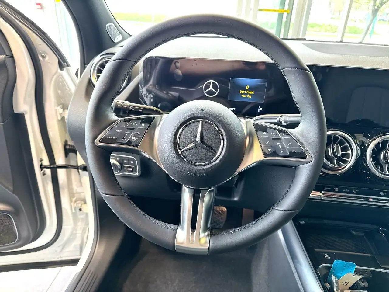 Mercedes-Benz GLA снимка Mercedes-Benz GLA