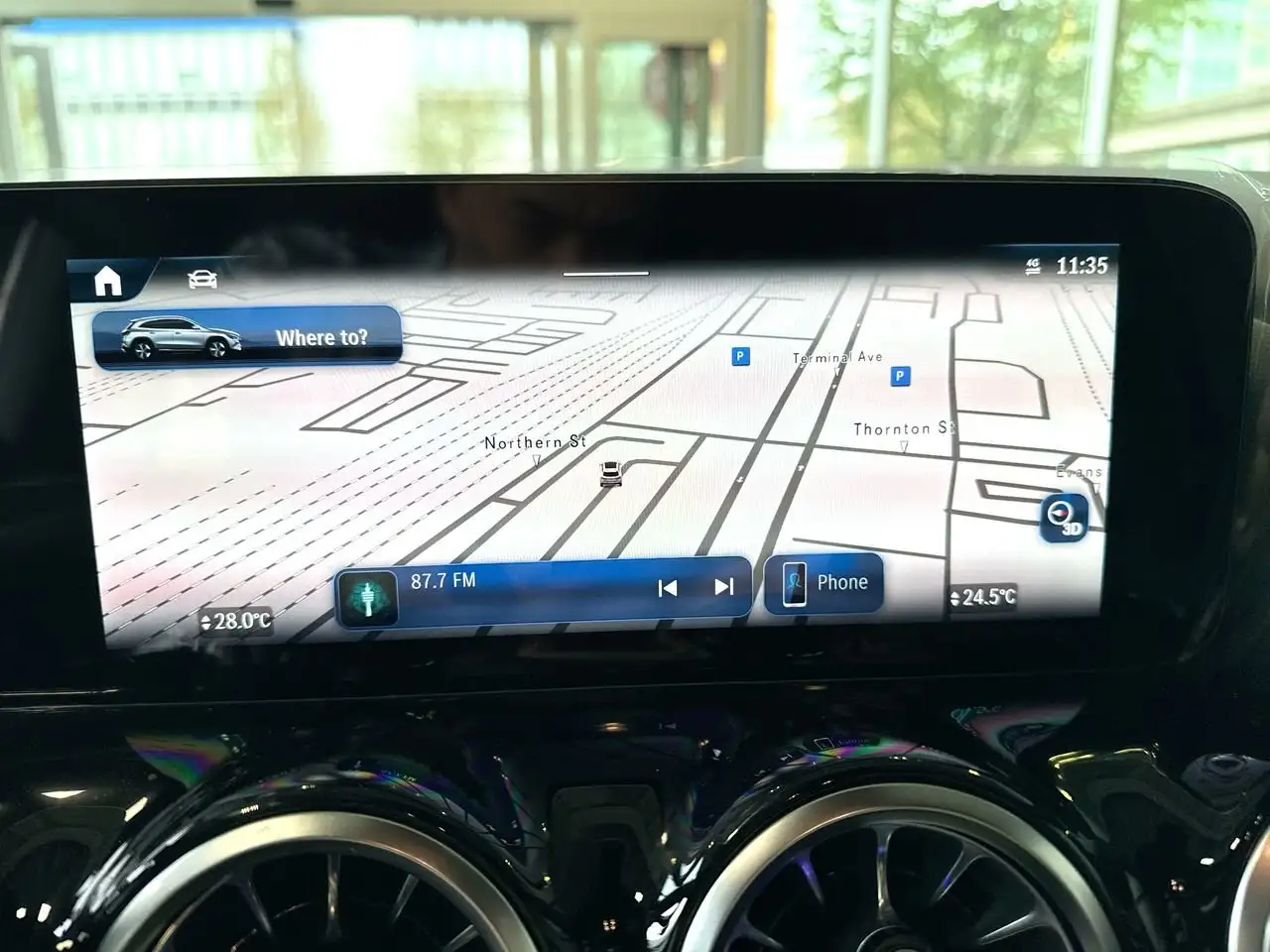 Mercedes-Benz GLA снимка Mercedes-Benz GLA