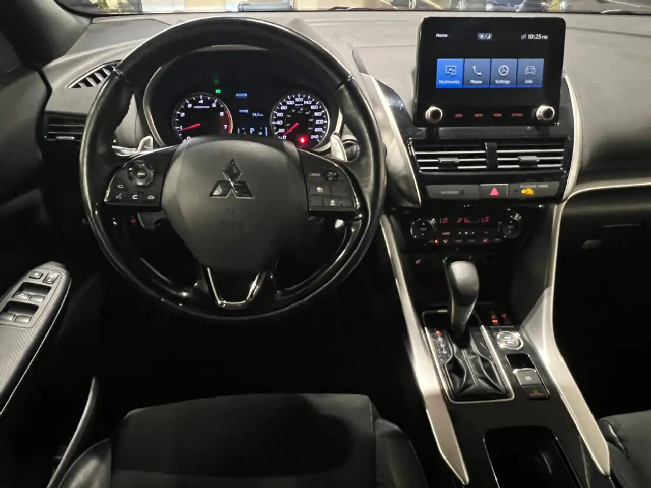 Mitsubishi Eclipse Cross снимка Mitsubishi Eclipse Cross