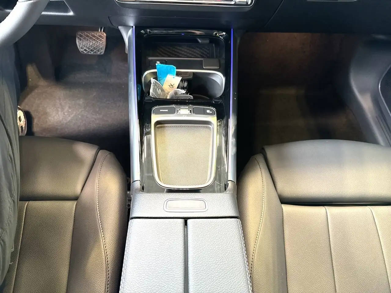 Mercedes-Benz GLA снимка Mercedes-Benz GLA