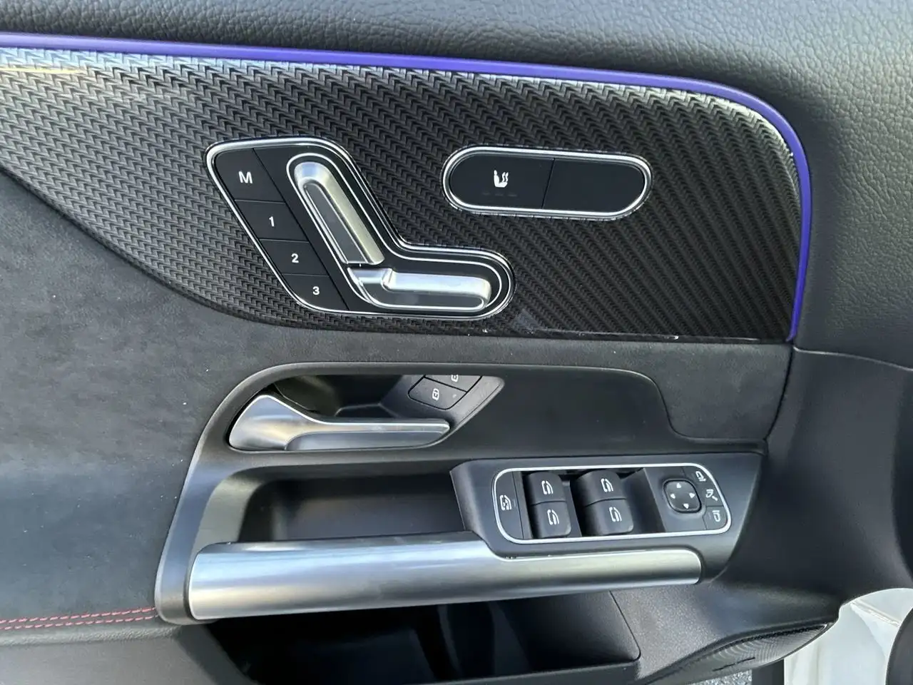 Mercedes-Benz GLA снимка Mercedes-Benz GLA