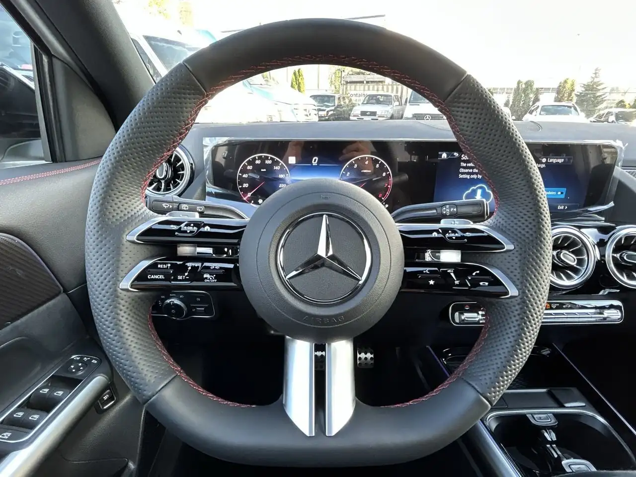 Mercedes-Benz GLA снимка Mercedes-Benz GLA