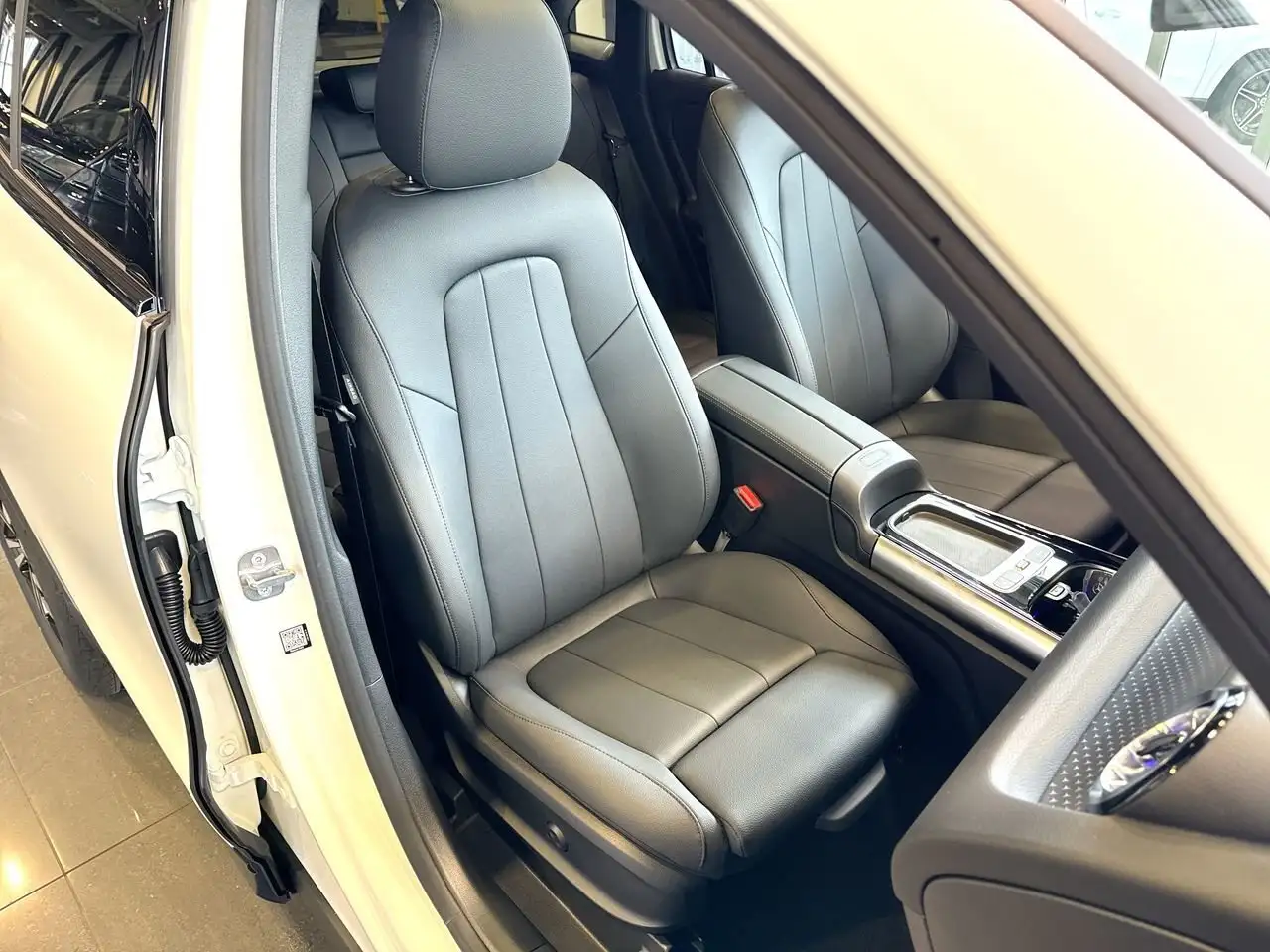 Mercedes-Benz GLA снимка Mercedes-Benz GLA
