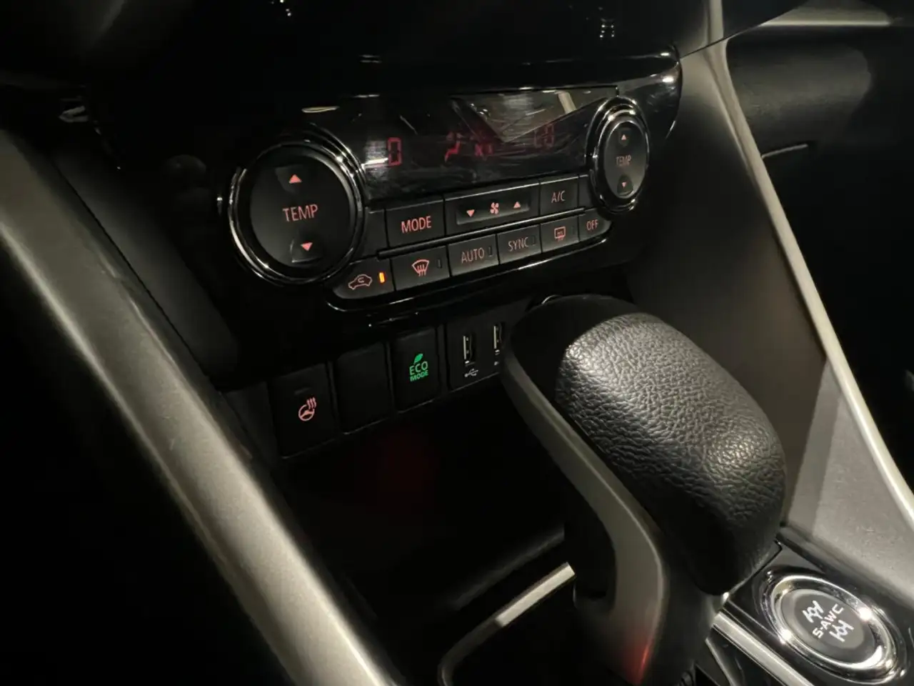 Mitsubishi Eclipse Cross снимка Mitsubishi Eclipse Cross