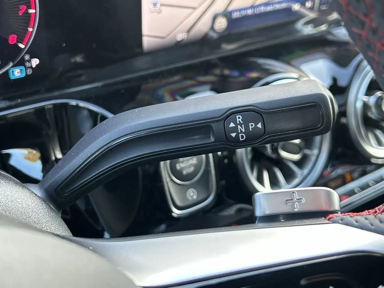 Mercedes-Benz GLA снимка Mercedes-Benz GLA