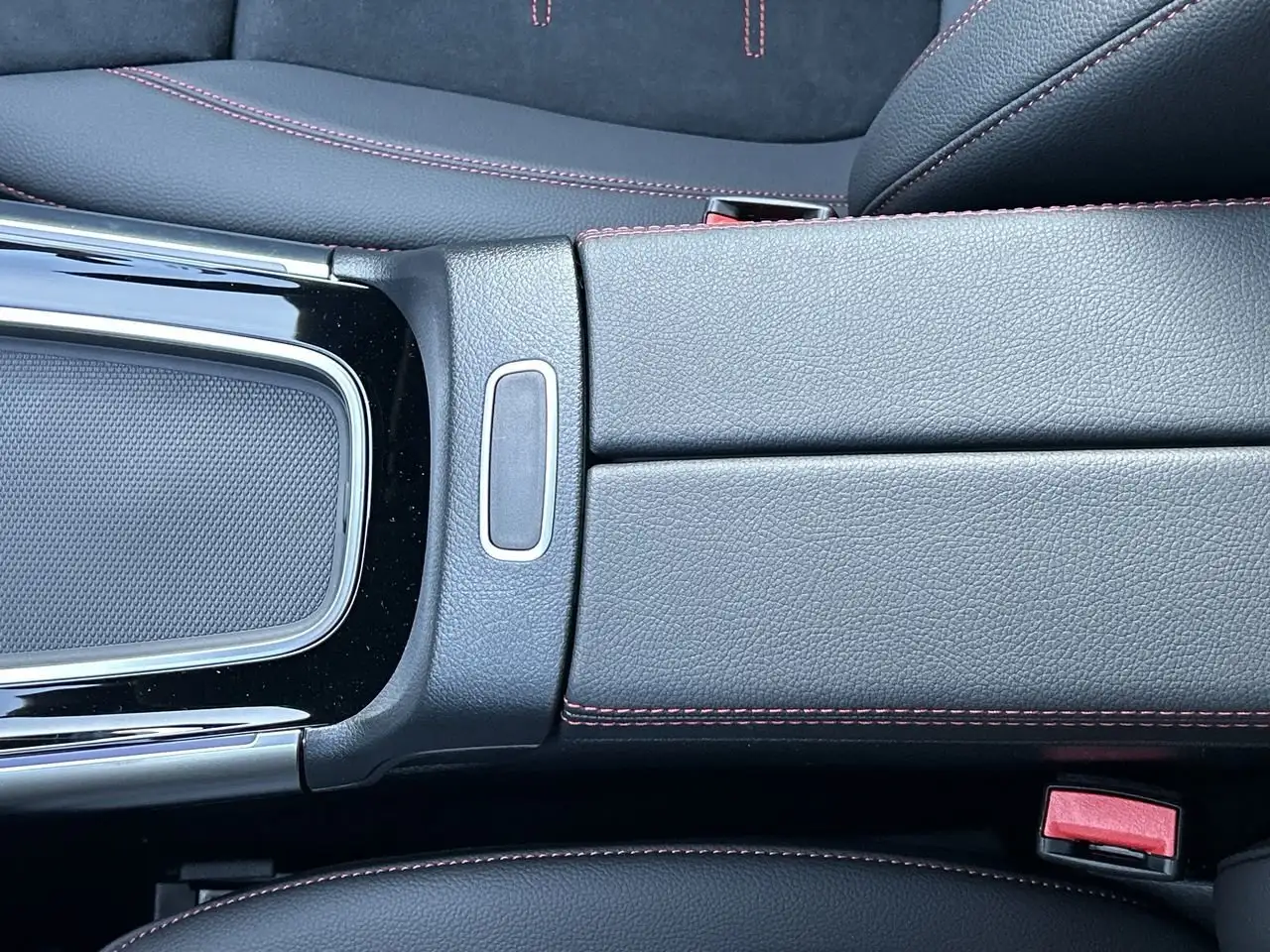 Mercedes-Benz GLA снимка Mercedes-Benz GLA