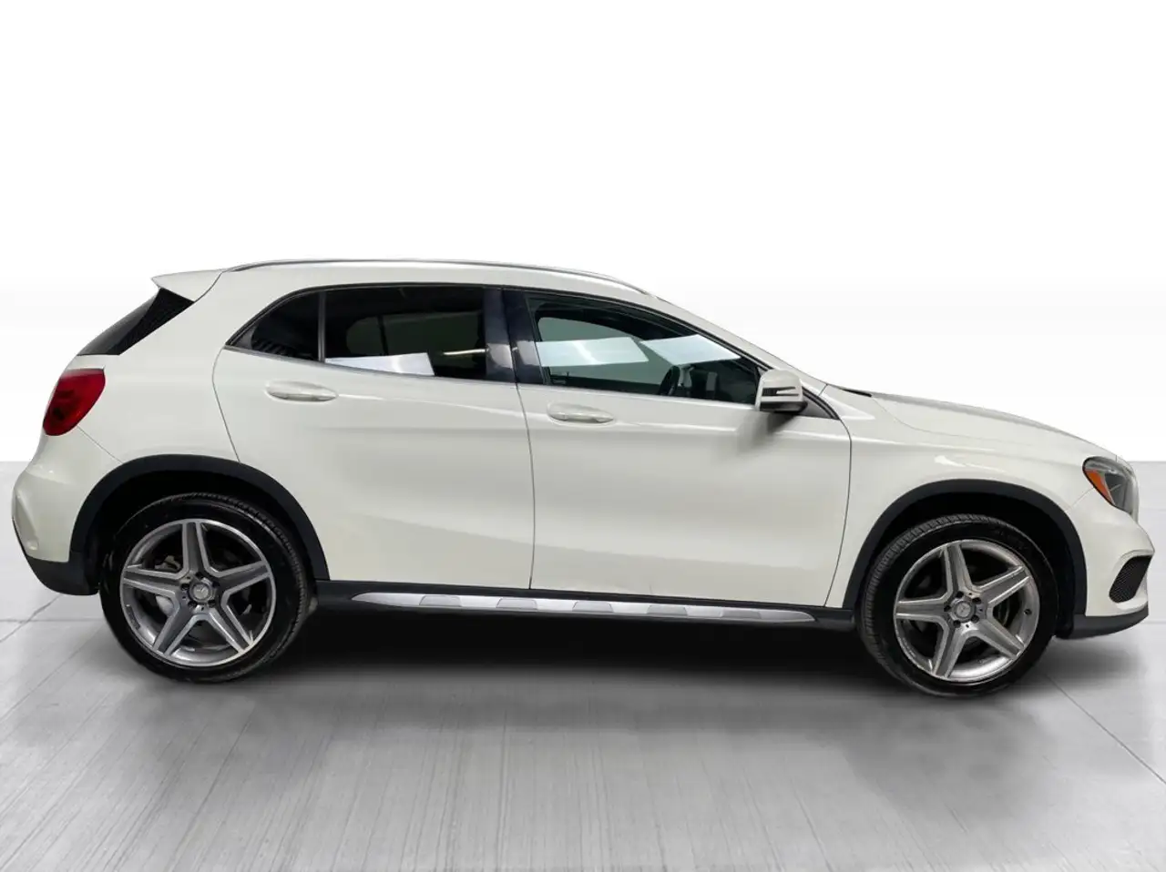 Mercedes-Benz GLA снимка Mercedes-Benz GLA
