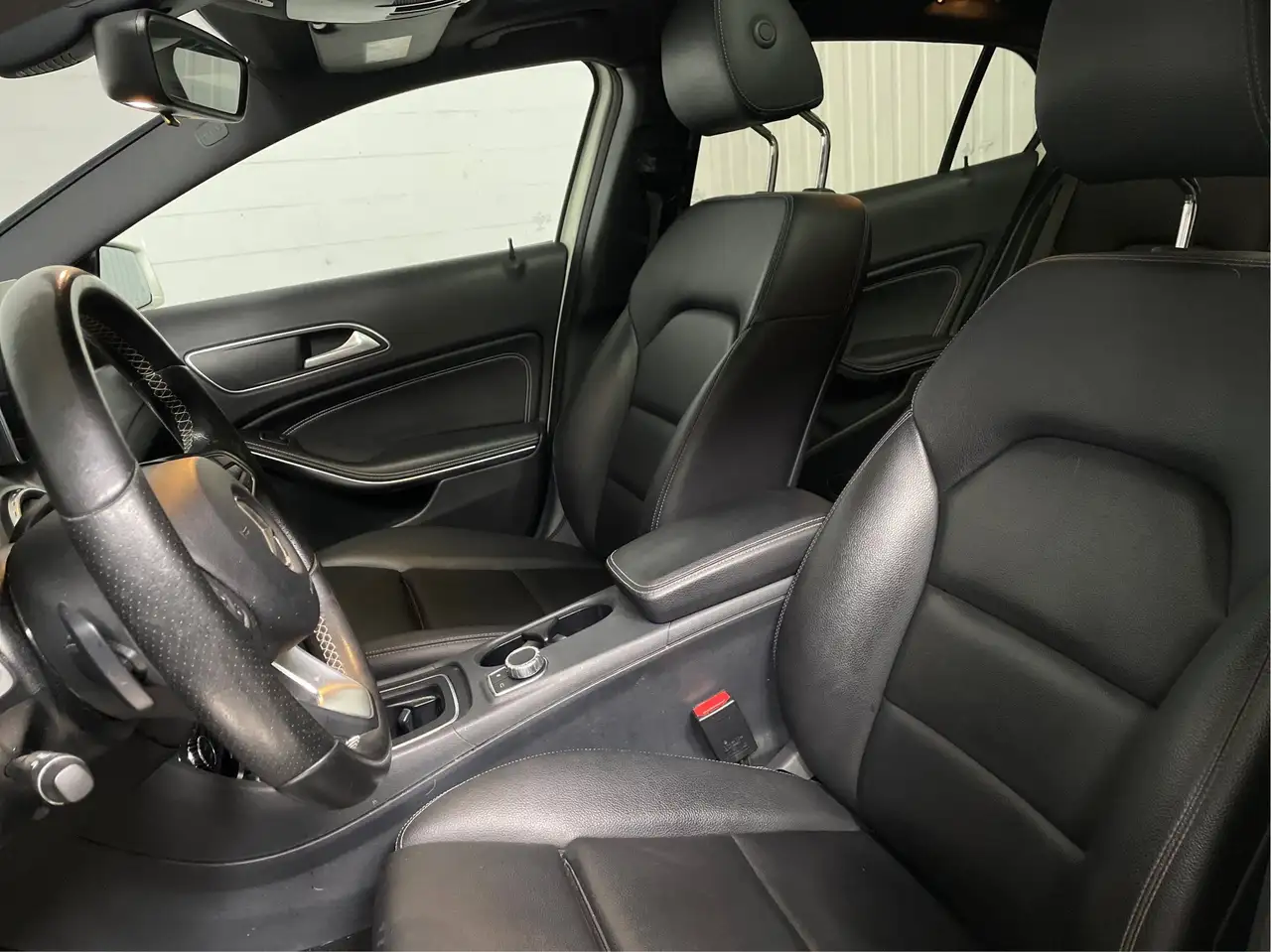 Mercedes-Benz GLA снимка Mercedes-Benz GLA
