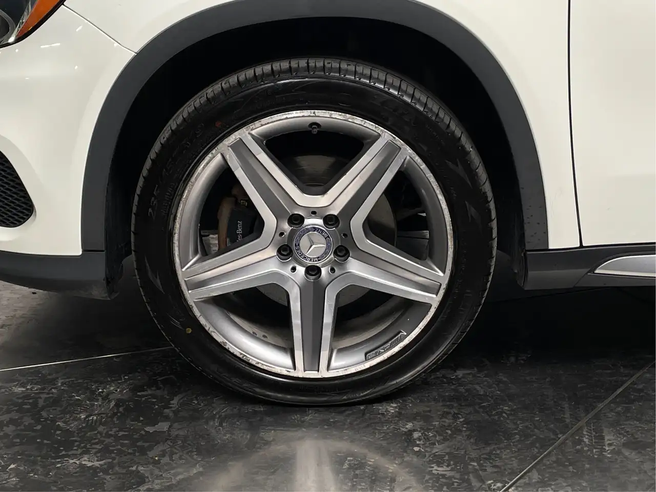 Mercedes-Benz GLA снимка Mercedes-Benz GLA
