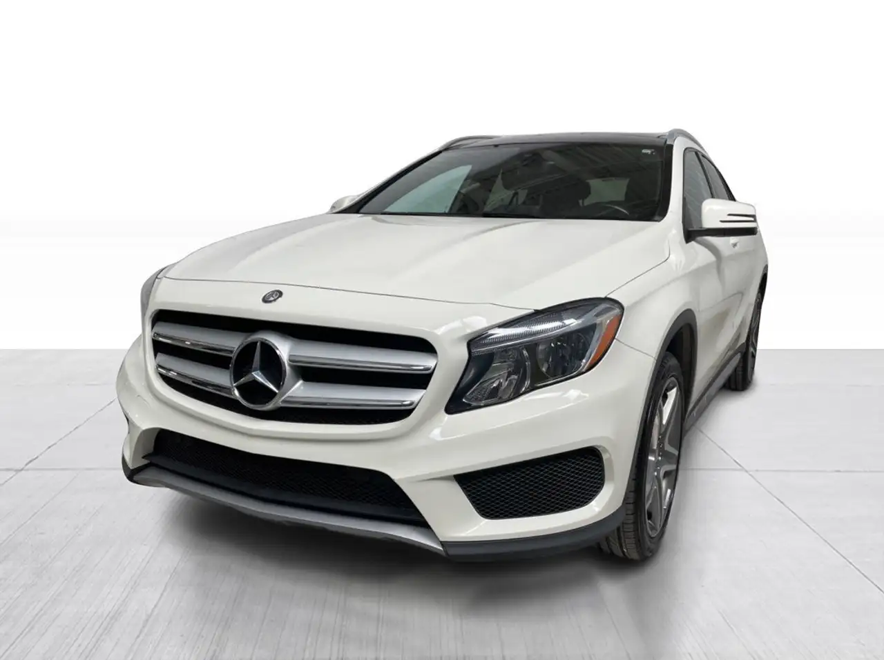 Mercedes-Benz GLA снимка Mercedes-Benz GLA