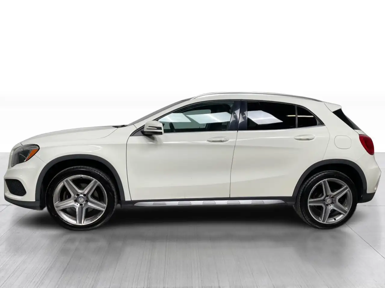 Mercedes-Benz GLA снимка Mercedes-Benz GLA